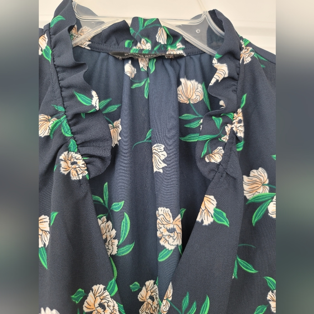 (NWOT) Banana Republic floral sleeveless blouse in MP - Picture 2 of 6